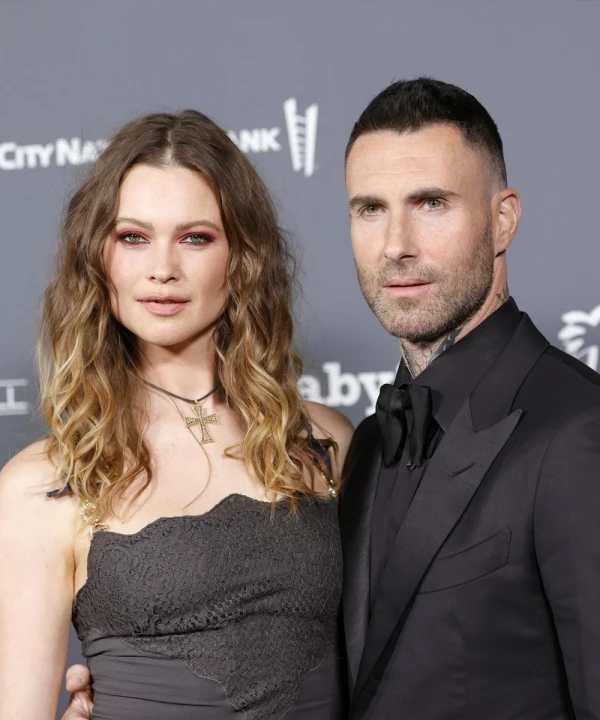 Adam Levine es señalado de infiel por una influencer