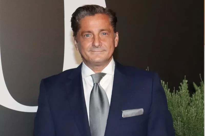 alex-basteri-hermano-luis-miguel.jpg