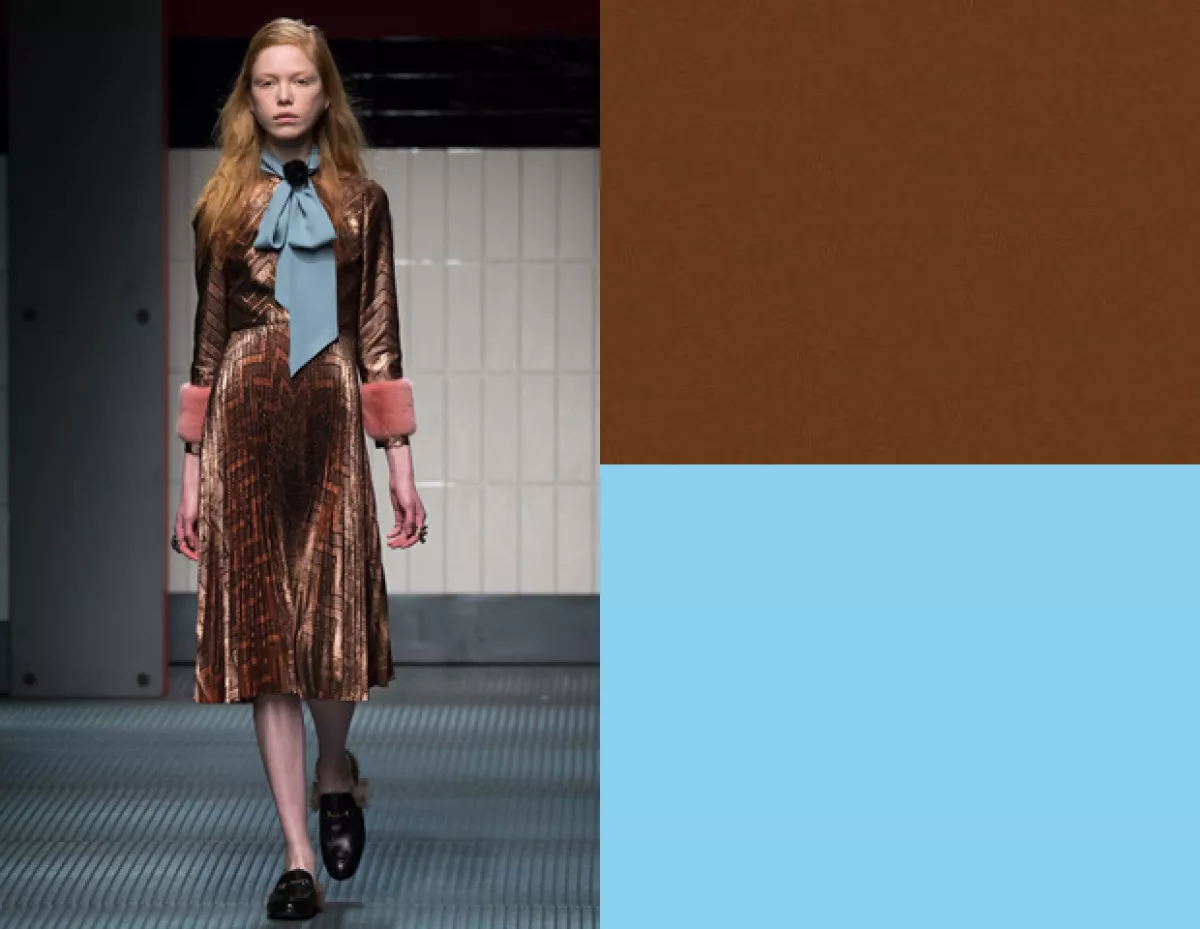 Gucci propone complementar tonos marrón con piezas en azul cielo.