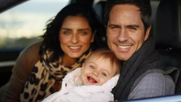 Aislinn Derbez, Kailani y Mauricio Ochmann