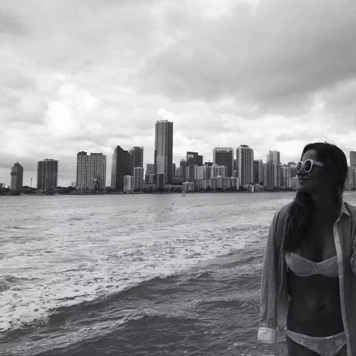 "Me dejo llevar por el Viento.. Me muevo en las Olas del destino que escribo día a día y surfeo la Vida acompañada de Ángeles terrenales.. #lovinglife"