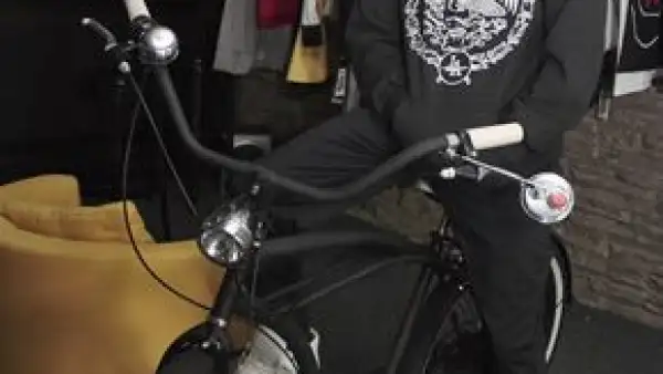 El actor mexicano incursiona en la creación de esos vehículos de forma personalizada.