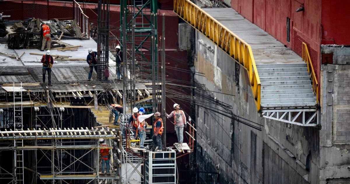 México: Inversión de 5.6 billones en infraestructura condicionada