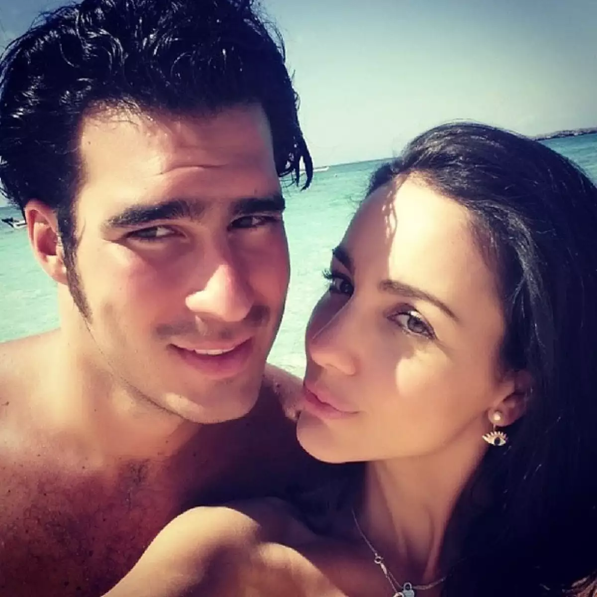 La pareja festejó el cumpleaños de la experta en moda en Bahamas, y además tuvieron una "double date" con Sherlyn y Gerardo Islas en Miami.