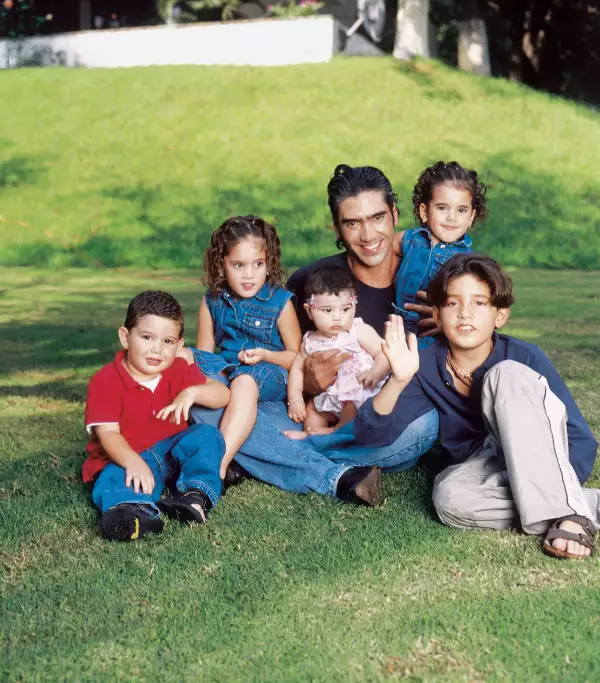 alejandro-fernandez-hijos.jpg