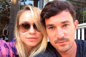 La pareja se encontraba en viaje de negocios de Matt, quien es dueño de una discoteca.