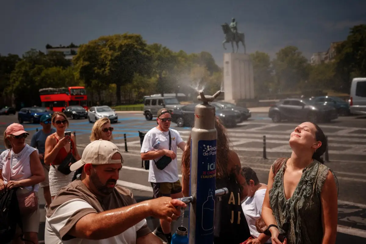 La ola de calor 'doblega' a Europa con el aire acondicionado: Carrefour vende mil veces más que un día normal