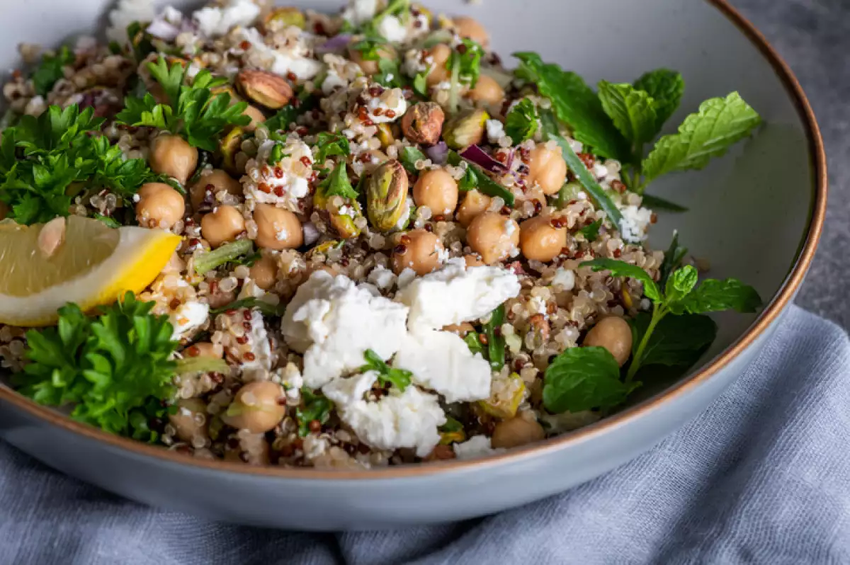 Green Salad with Pears, Blue Cheese, Walnuts