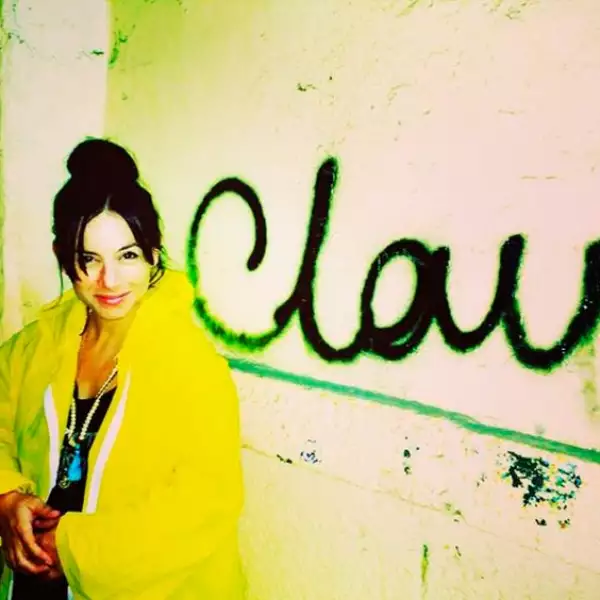 Claudia Lizaldi durante una visita al barrio de Tepito.