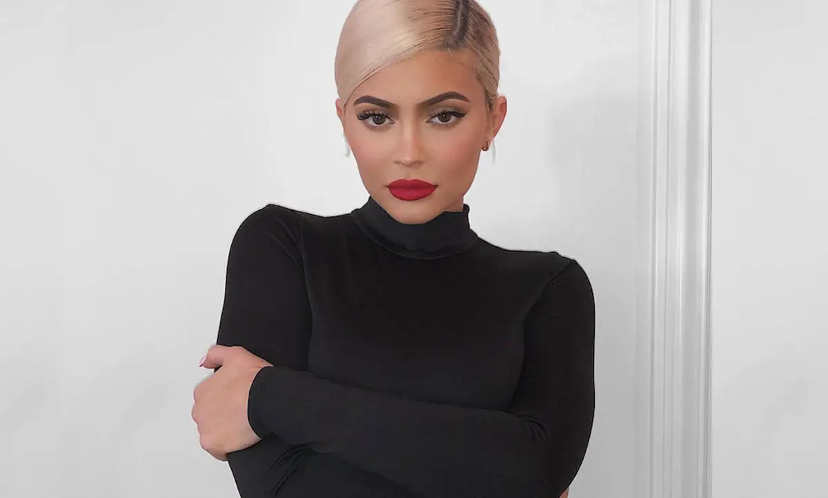 Kylie-Jenner-Rosas-Travis-Scott