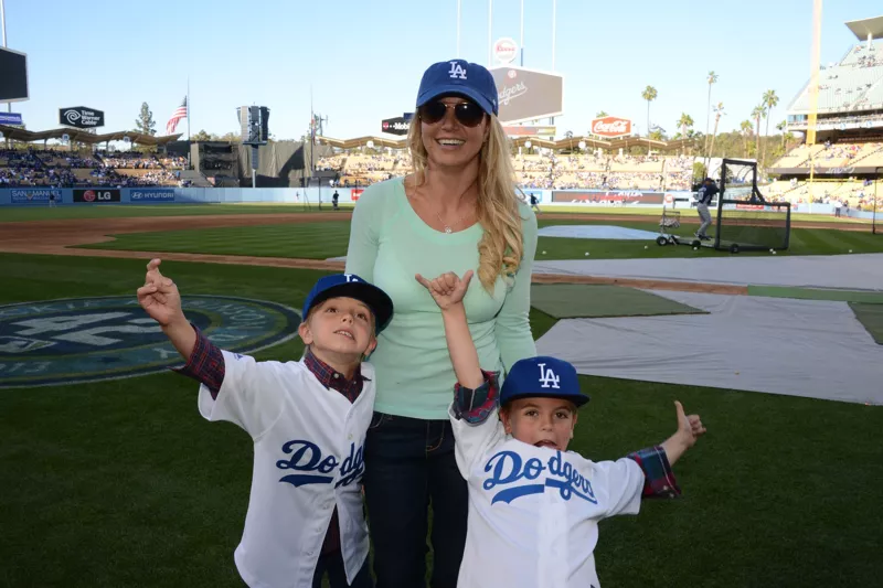 Britney Spears acompañada de sus hijos Sean y Jayden en el Estadio de los Dodgers 