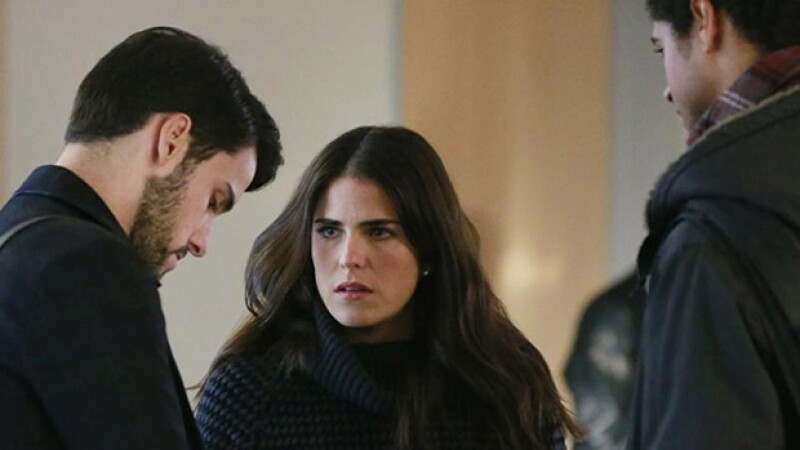 Karla Souza en una escena de How to get away with murder.