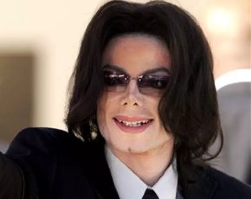 Jackson no era un hombre que gustaba de sufrir con el dolor. El prefería el consumo de medicamentos para controlar sus molestias y sabía cómo tomar una de aquí y otra de allá, dijo su biógrafa.