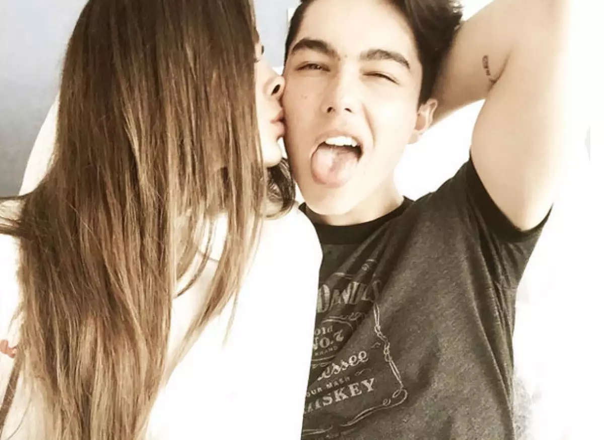 Sin embargo, él tiene novia con quien comparte sus momentos juntos.