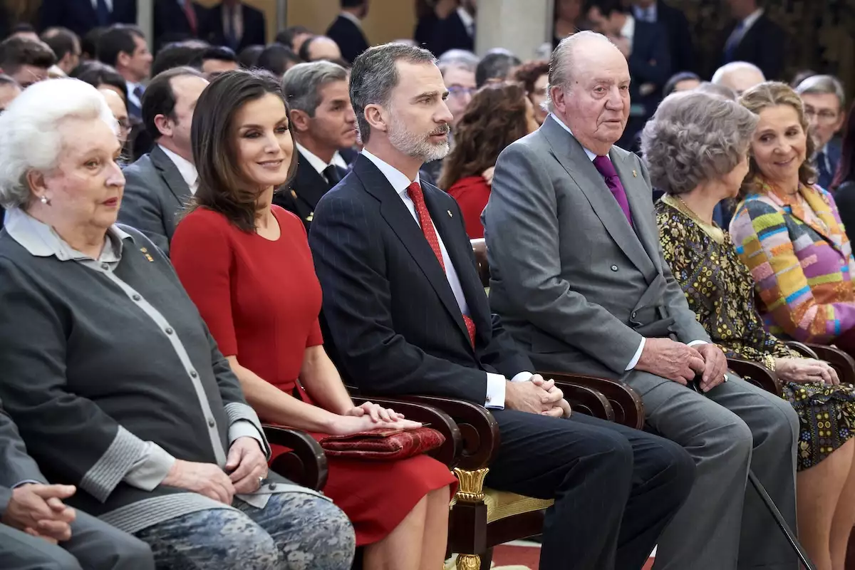 El rey emérito Juan Carlos de España hace señalamientos contra la reina Letizia en su libro de memorias