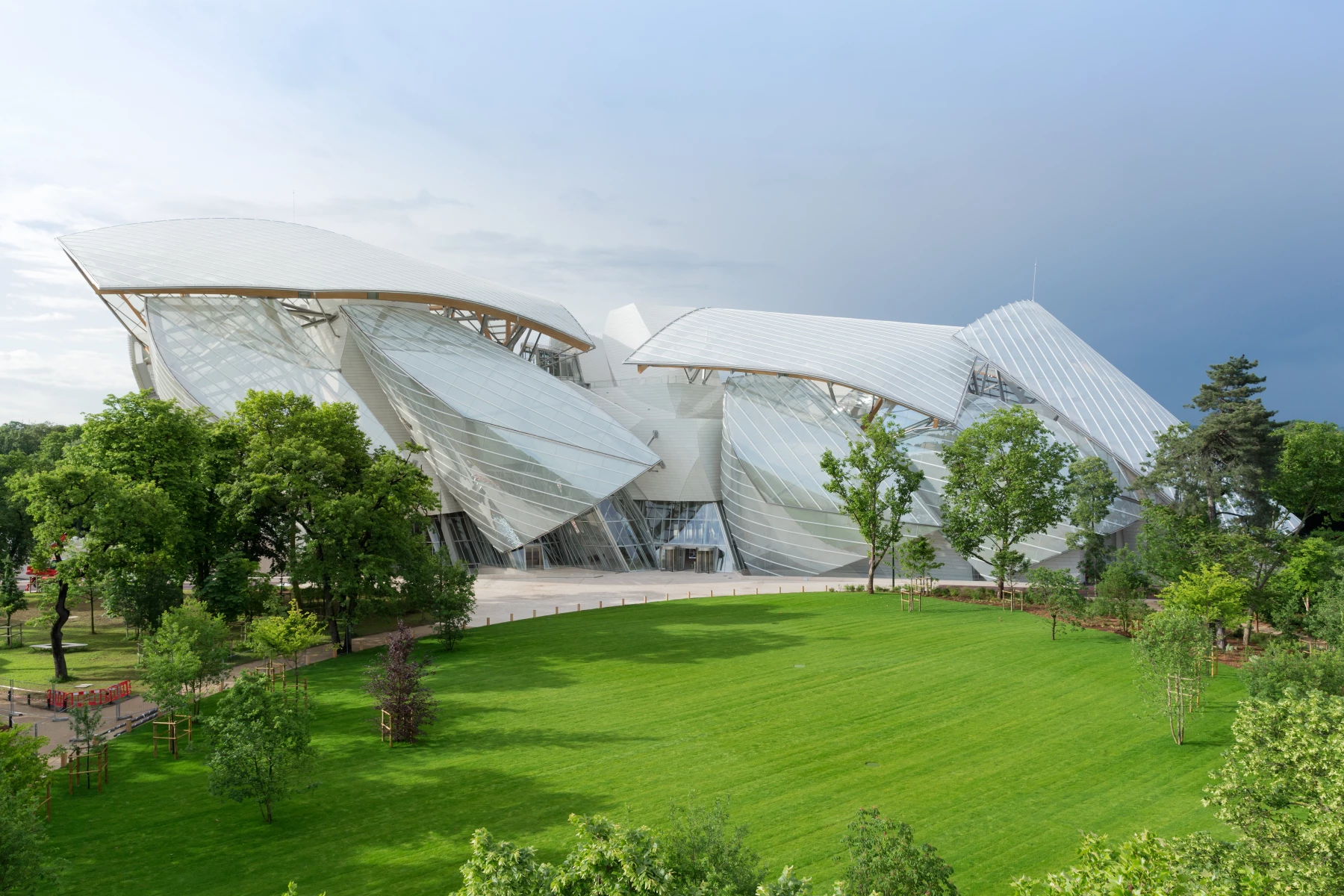 2. Fondation Louis Vuitton -® Iwan Baan, 2014.jpg