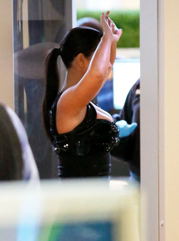 El cuerpo de Kim tuvo que ser escaneado para pasar las medidas de seguridad del aeropuerto de Nueva York.