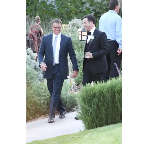 Matt Damon y Jimmy Kimmel son tan amigos que hicieron un video que se hizo viral en You Tube en el que Damon acosaba a Kimmel.