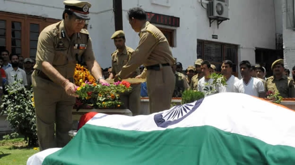 Cachemira - funeral - policía