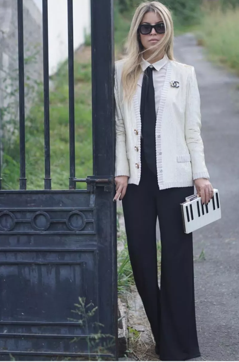 A semanas de su boda por la iglesia con Tavo Leal, Andy Benavides decidió ir a Fashion Week México, evento que nunca se pierde por el amor que le tiene a la moda.
