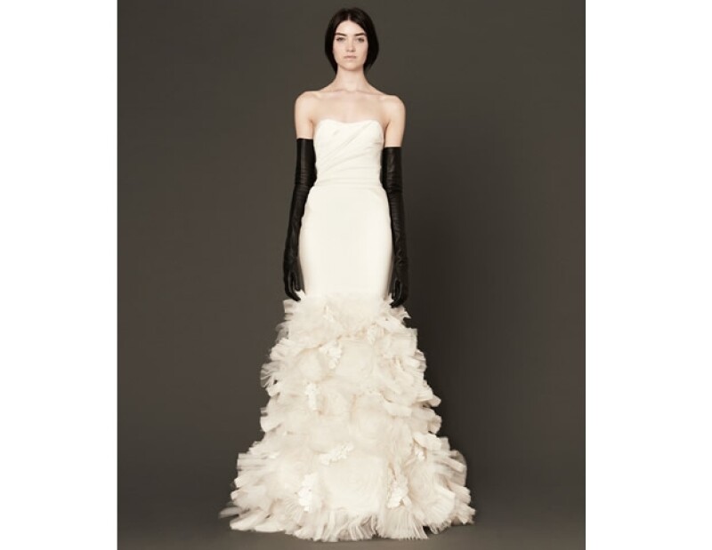 Vera Wang es reconocida como una de las mejores diseñadores nupciales del mundo. Este vestido, de su colección Bridal 2014, es muy similar al elegido por Manne Felici.