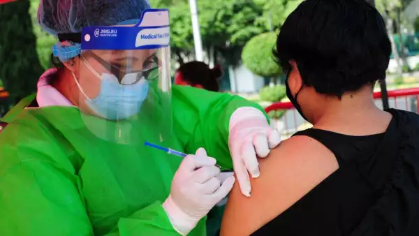 Aplicación de la vacuna contra la influenza.