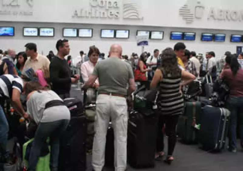 El lunes se presentaron demoras en el 37% de las operaciones programadas. (Foto: Notimex)