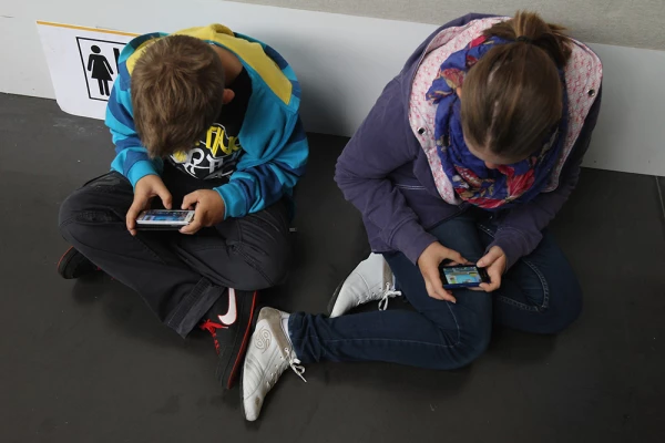 Niños celular