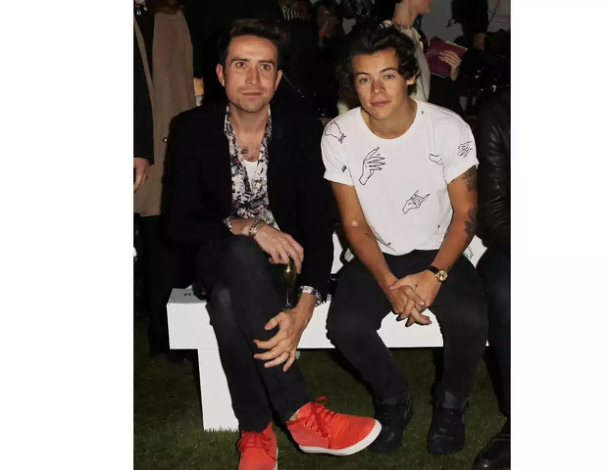 Aunque el cantante compró una casa de casi 5 millones de dólares, no le gusta estar en ella solo, por ello es que el otro día se fue a dormir a casa del locutor Nick Grimshaw.