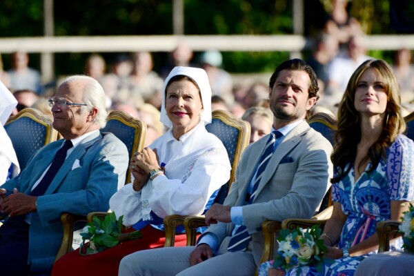 Carlos Gustavo de Suecia, reina Silvia, príncipe Carlos Felipe y la princesa Sofía