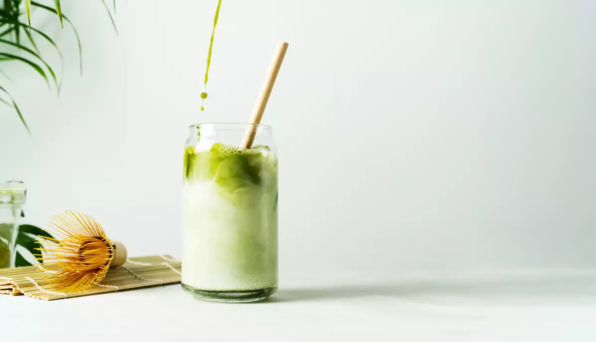 Making,Japanese,Iced,Matcha,Latte,,Green,Tea,With,Milk,,Soy