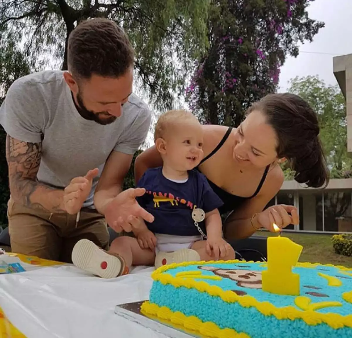 El futbolista mexicano y su esposa decidieron festejar por adelantado el cumpleaños de su primogénito.