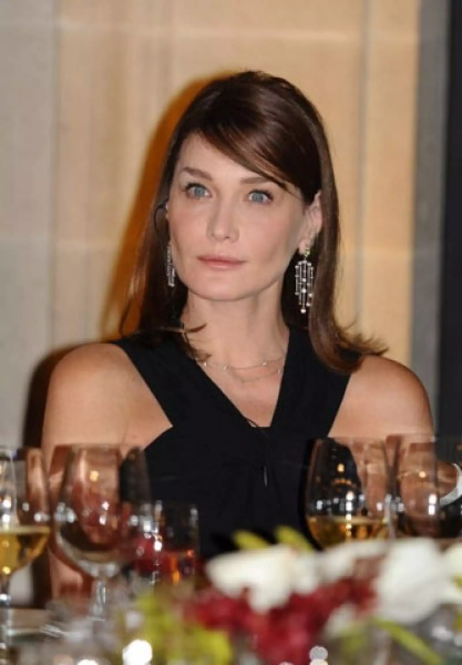 Con unos ojos tan expresivos, Carla Bruni estuvo atenta en la cena de gala que ofreció Felipe Calderón por la visita de estado del Presidente de Francia.