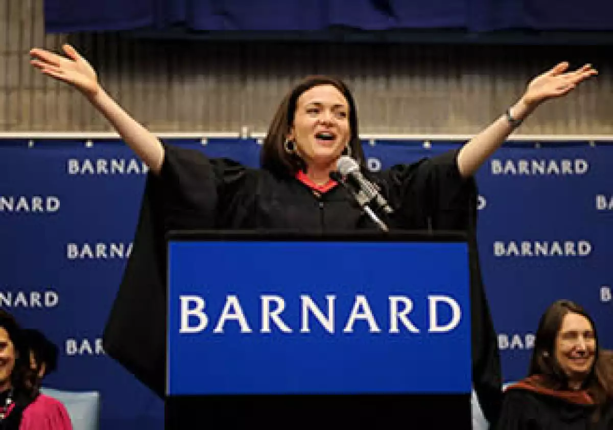 Sandberg se desempeñó como jefa de personal en el Tesoro de EU y como ejecutiva de Google antes de entrar a Facebook. (Foto: Cortesía CNNMoney)