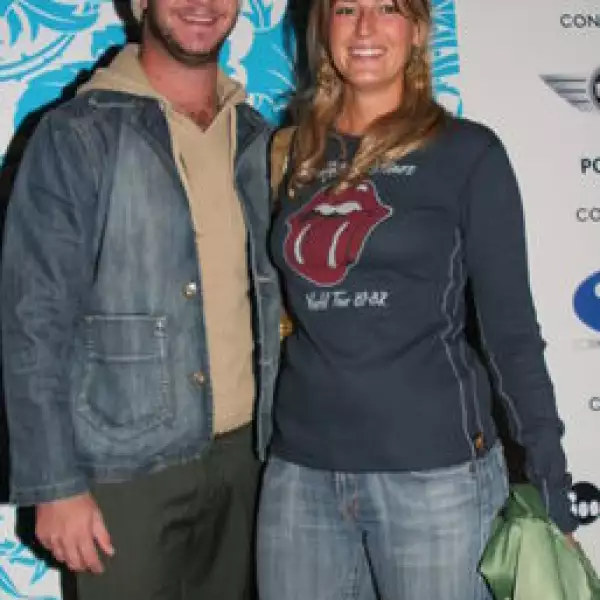 Habraham Hoop, Deborah Vértiz