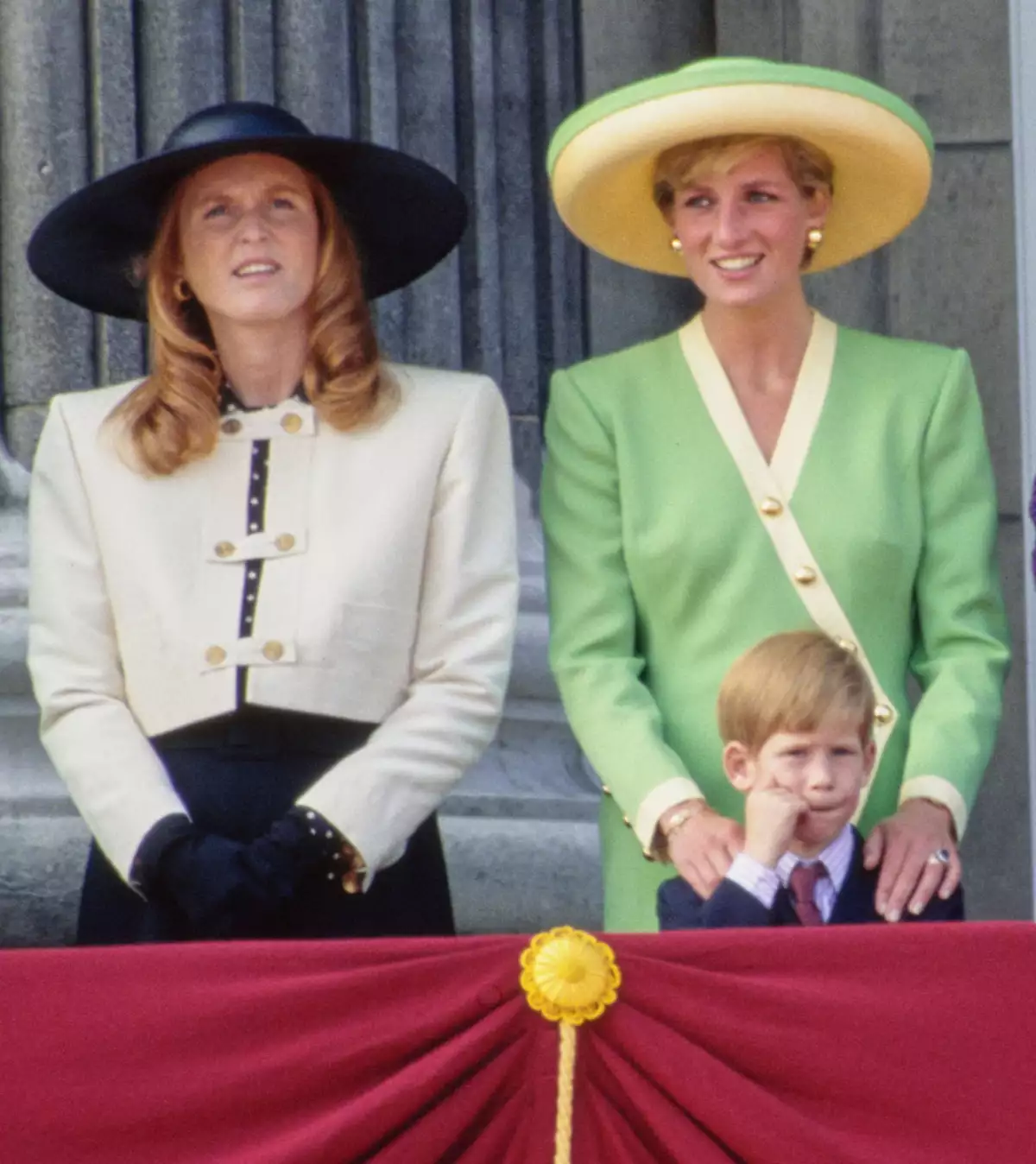 sarah-ferguson-lady-di-principe-harry-1990.jpg