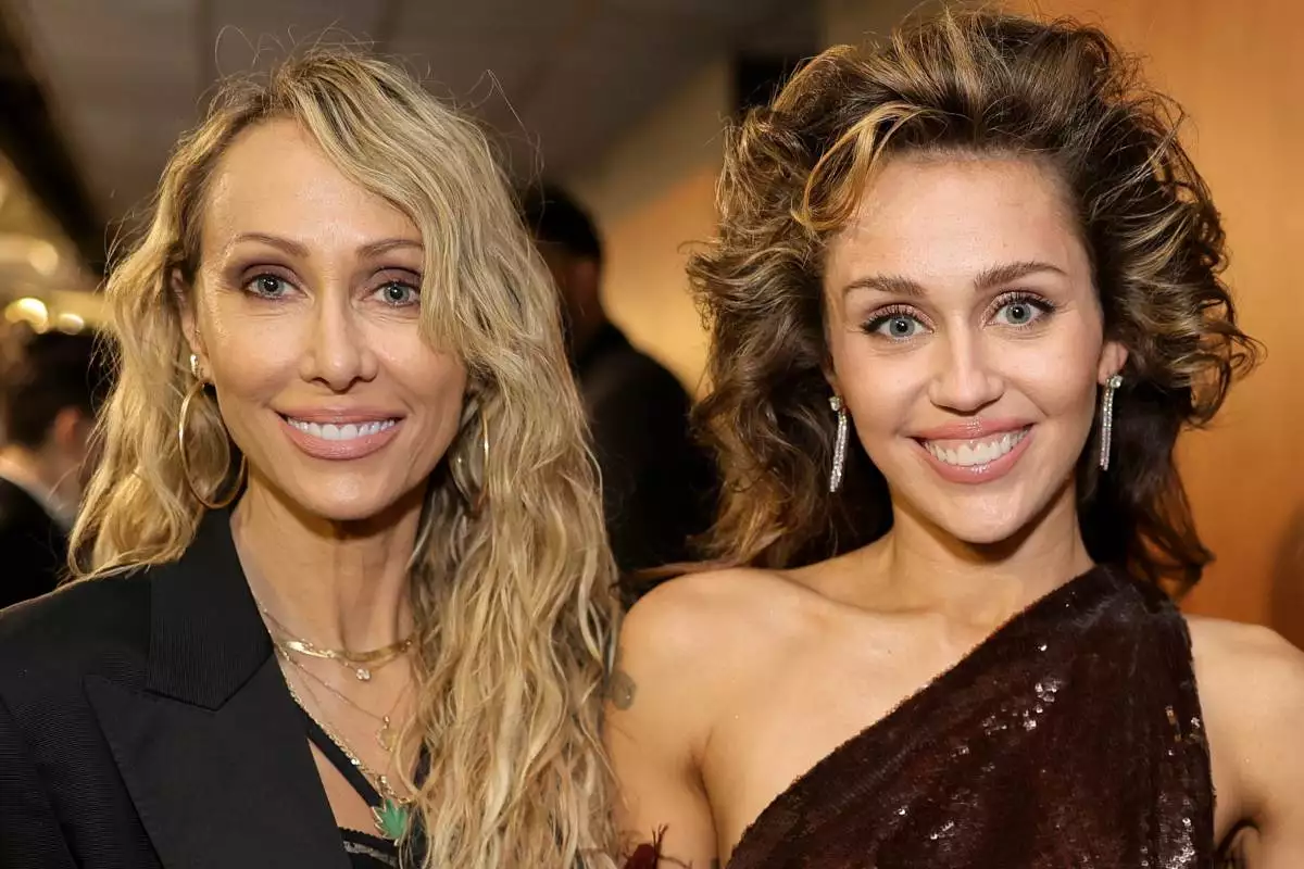 miley-cyrus-mama.jpg