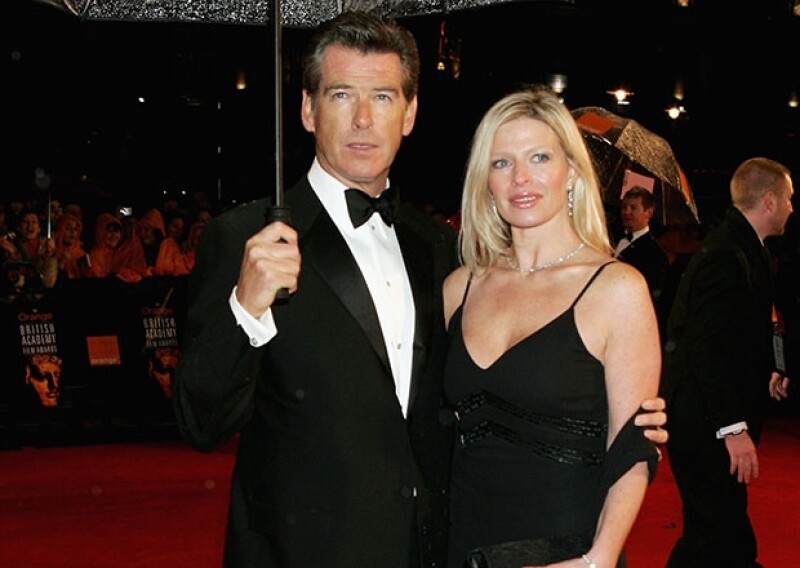 Pierce Brosnan llegó a la desesperación por salvar la vida de su hija, y es que su ex esposa, madre de Charlotte que murió el 28 de junio, murió de la misma enfermedad a los 50 años.
