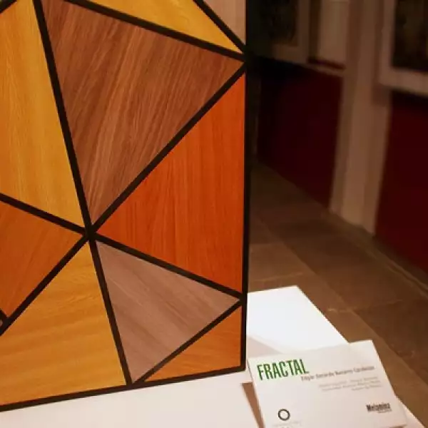 9.	Fractal es un mueble de doble uso eco-sustentable creado a partir de los residuos de material de los tableros de aglomerado presentes en la industria. Diseño: Edgar Gerardo Navarro Cárdenas.