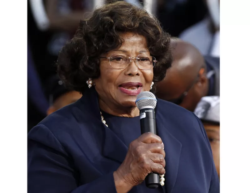 Una juez aprobó que la madre de Michael Jackson sea de nuevo quien tenga la custodia de sus nietos.