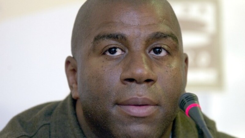 Earvin Johnson da conferencia de prensa