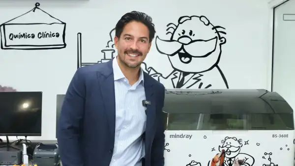 Interior de SIMILAB PET, el laboratorio clínico veterinario de SimiPet Care, con equipo especializado para realizar pruebas diagnósticas.