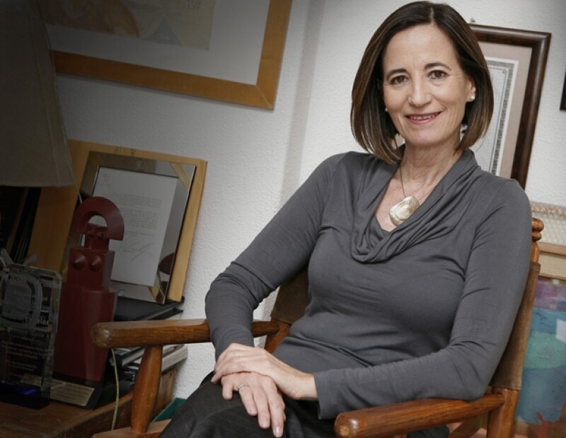 La escritora realizó trabajo documental y entrevistas para completar su reciente obra literaria.