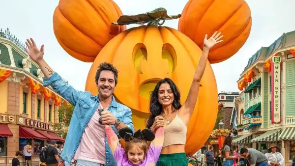 aislin-derbez-mauricio-ochmann-kailani