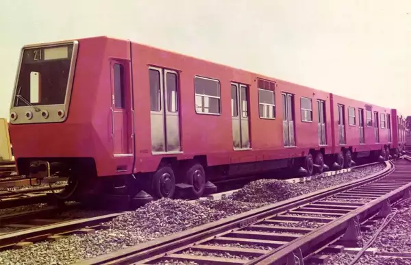 Uno de los primeros trenes modelo MP-68, fabricados por Alstom, en los talleres de Zaragoza del Metro del entonces Distrito Federal.