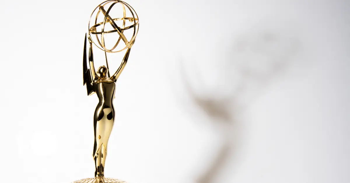 postergan premios emmy nueva fechas