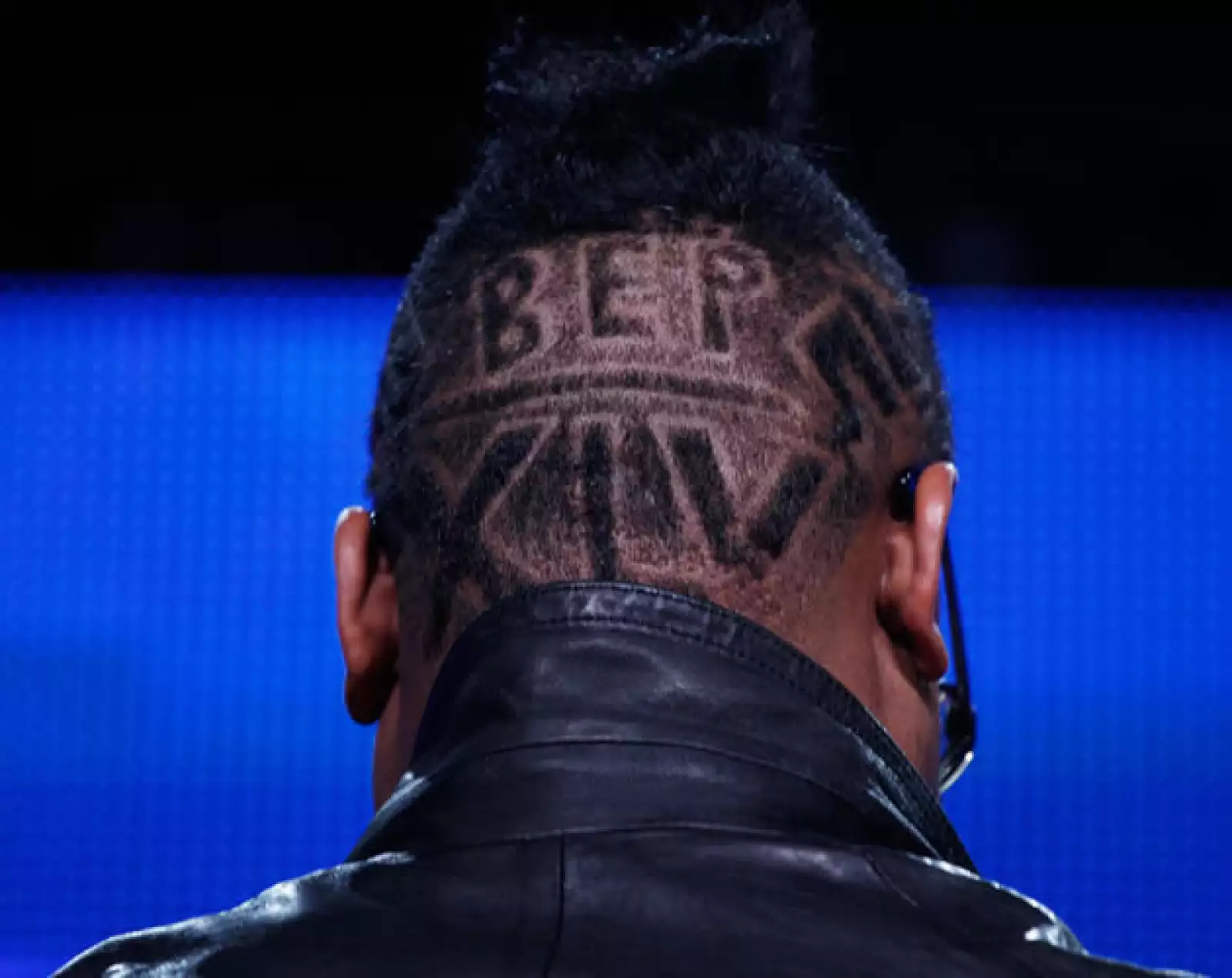 Una imagen vale más que mil palabras y un corte de pelo así podría ser considerado contaminación visual.