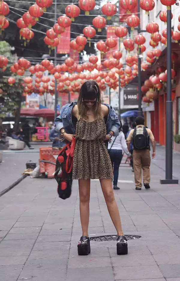 Venus-ELLE-Crocs-Balenciaga-05