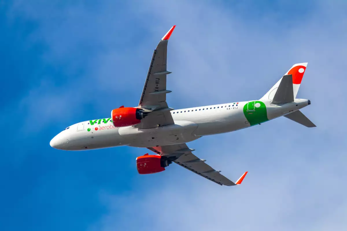 VivaAerobus Approaching JFK Airport