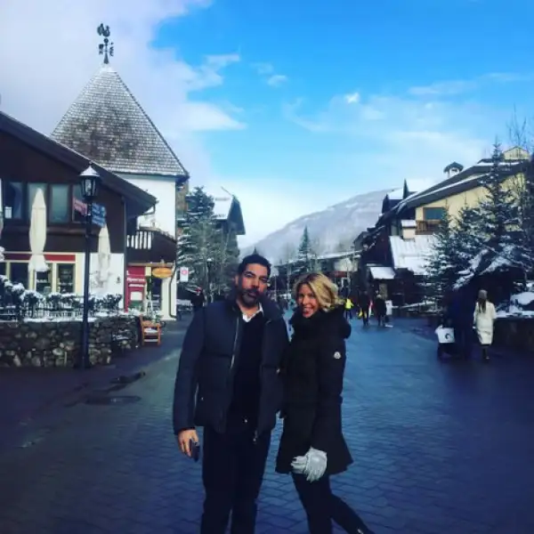 Pablo Moctezuma y Beatriz Pasquel pasearon por el pueblo de Vail tras sus jornadas de ski.